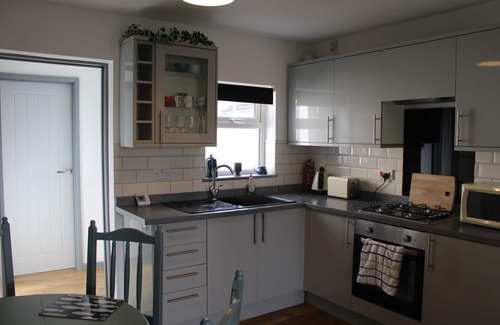 Lowestoft House | 3 bedroom end terrace close to beach