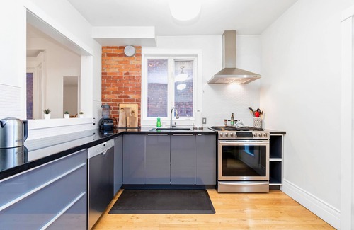 Davenport House | 3 Bedroom Family Friendly Home, Quiet and Central Toronto Neighbourhood