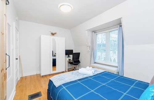 Davenport House | 3 Bedroom Family Friendly Home, Quiet and Central Toronto Neighbourhood