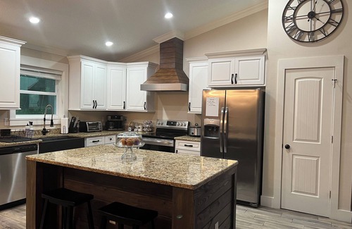 Fellowship Other | 3-bedroom farmhouse with 4 stalls! Minutes from WEC