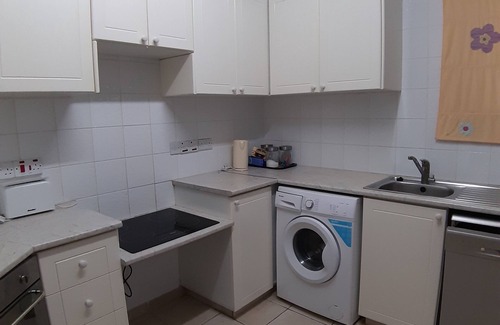 Paphos Apartment | 3 bedroom groundfloor apartment in Limnaria Gardens, pool facing
