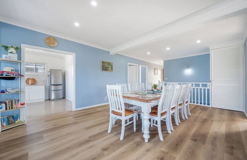 Lake Cathie House | 3 Bedroom home directly across from beach access.