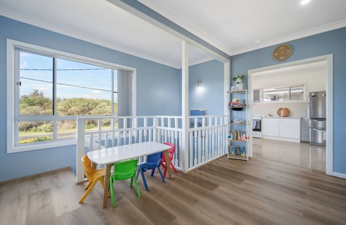 Lake Cathie House | 3 Bedroom home directly across from beach access.