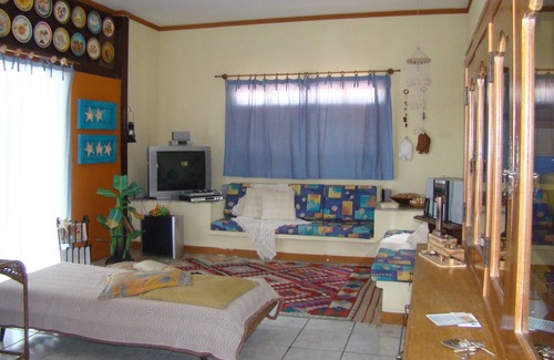 Porto Grande House | 3 bedroom home in front of Meaípe pond - en suite