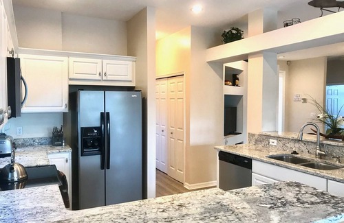 Sunset Lakes House | 3 Bedroom Home with Private Pool Area and Wireless Internet