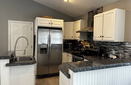 Bloomington House | 3 bedroom house 2 blocks from city pool