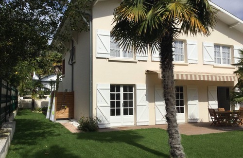 Arcachon House | 3 bedroom house, 50m from the beach, communal gym swim spa and sauna