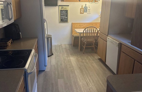 Wallace House | 3-bedroom house in charming Silverton with AC, WiFi. Enjoy your stay