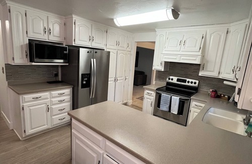Green Bay House | 3-bedroom house in enchanting Green Bay, 5 min drive to Lambeau.