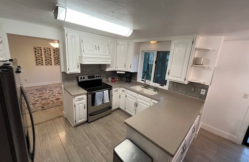 Green Bay House | 3-bedroom house in enchanting Green Bay, 5 min drive to Lambeau.