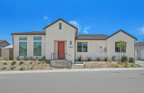 Carmel Mountain Ranch House | 3-bedroom house in fabulous San Diego with Deluxe Resort-living !
