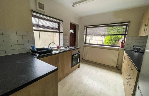 Hull House | 3 bedroom house in Hull, sleeps 8 ref 99588SB