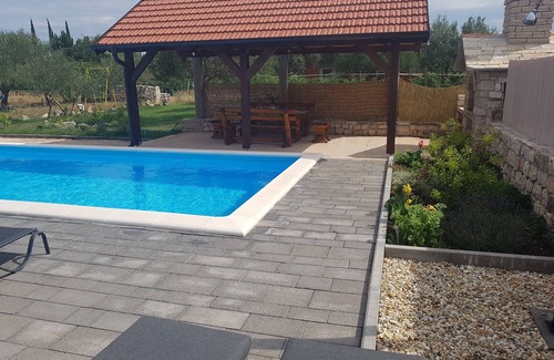 Drinovci House | 3-bedroom house in lovely Drinovci with AC, WiFi. Enjoy a peaceful stay
