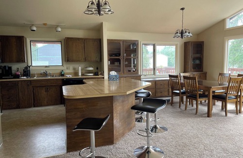 Fairview House | 3-bedroom house in superb Anchorage w WiFi two smart tvs