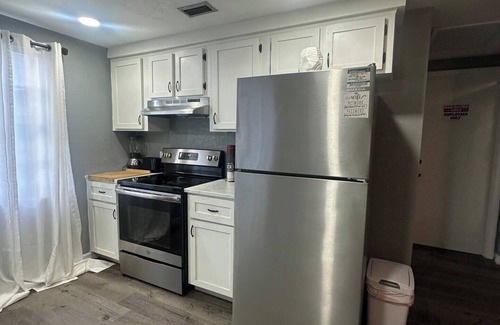 Zephyrhills House | 3-bedroom house in welcoming Zephyrhills with HVAC