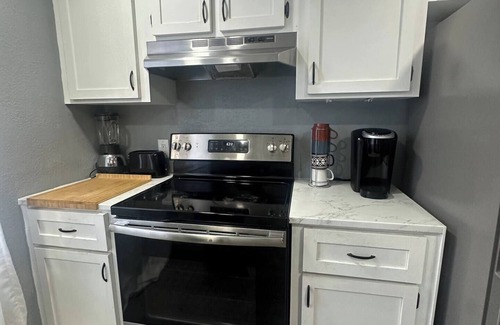 Zephyrhills House | 3-bedroom house in welcoming Zephyrhills with HVAC