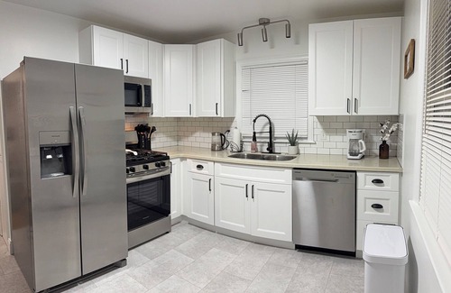 Erie House | 3-bedroom house in wonderful Erie with AC, WiFi