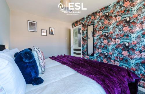 Blacon Apartment | 3 Bedroom House with Garden and Driveway Parking - Less than 10 Mins from Chester City Centre