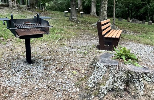 Russell Springs Cabin | 3 Bedroom Lake View Family Cabin 3/4 mile to marina! WIFI! NO CLEANING FEE