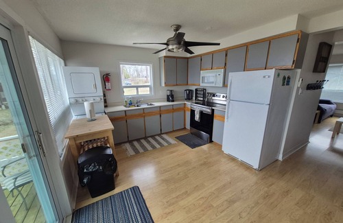 Ramara Cottage | 3 bedroom Lakefront Cottage on Kawartha Lakes close to the GTA. Pet friendly!