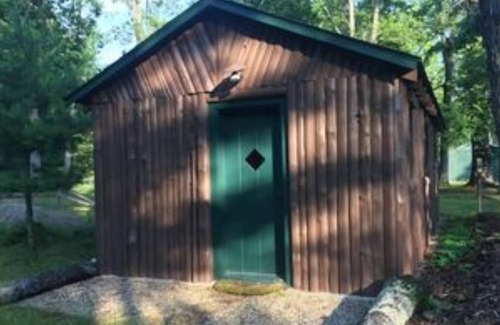 Fife Lake Cabin | 3 bedroom log cabin the lake plus a guest house. 30 mintues from Traverse City