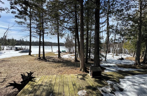 Fife Lake Cabin | 3 bedroom log cabin the lake plus a guest house. 30 mintues from Traverse City