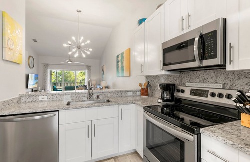 Hammock Bay Condo | 3-bedroom Luxury Condo moments from Marco Island & Naples! The Perfect Getaway!