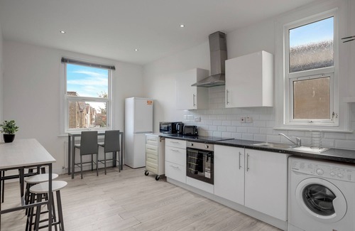 Northumberland Park House | 3 Bedroom Luxury House near Subway, Tottenham Stadium with Garden and Parking