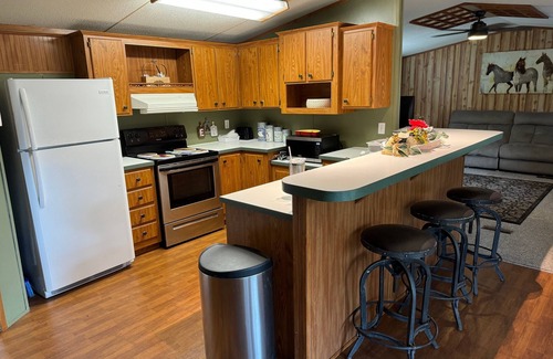 Fedhaven House | 3-bedroom mobile home in lovely Lake Wales with AC, WiFi
