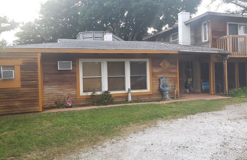 Culloden Shores House | 3 Bedroom Montauk Vacation Rental, One Block From The Private Beach!