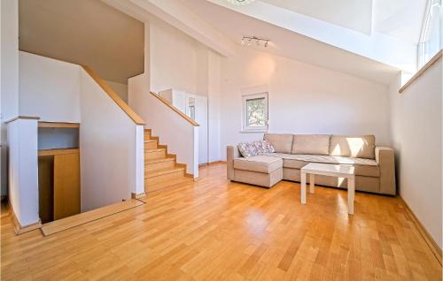 Duga Resa House | 3 Bedroom Nice Home In Donji Zvecaj