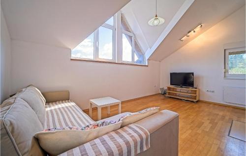 Duga Resa House | 3 Bedroom Nice Home In Donji Zvecaj