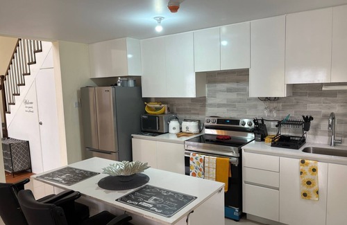 Portmore Apartment | 3-bedroom penthouse in Portmore. Pool and beach access. Centrally located