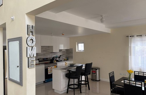 Portmore Apartment | 3-bedroom penthouse in Portmore. Pool and beach access. Centrally located