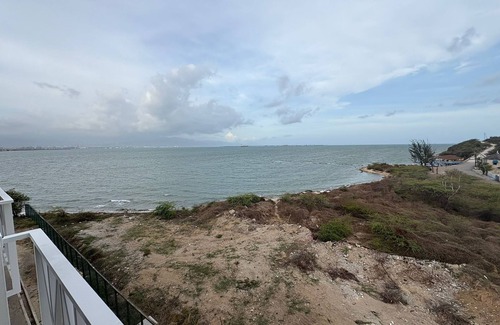 Portmore Apartment | 3-bedroom penthouse in Portmore. Pool and beach access. Centrally located