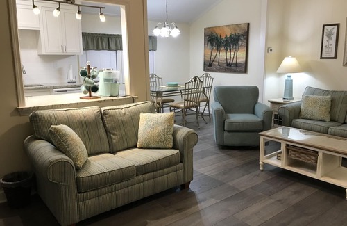 Myrtle Beach Cottage | 3 Bedroom plus convertible bed, 2 Bath, Dog Friendly, Sleeps 9 - golf cart
