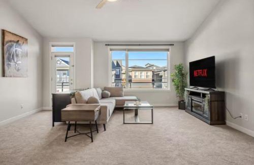 Sage Hill House | 3 Bedroom Sage House with AC, Driveway Parking, King Bed & More