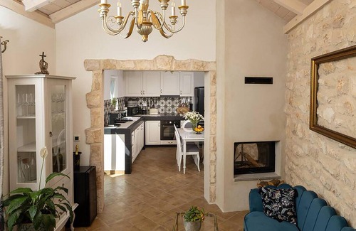 Zarace House | 3 bedroom stunning home in Zarace