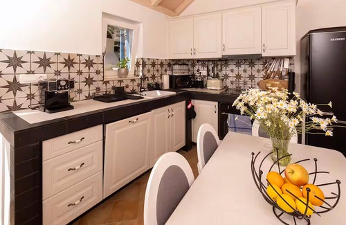 Zarace House | 3 bedroom stunning home in Zarace