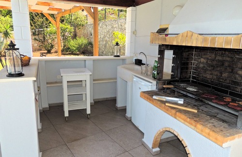 Apokoronas Villa | 3 Bedroom Villa , Heated Pool, stunning sea & mountain views, close to beach.