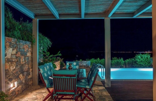 Mavrikiano Villa | 3 bedroom villa in Elounda, only 80 steps from the sea, air conditioned, WiFi