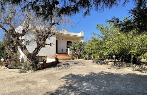 Ugento Villa | 3 Bedroom Villa with pool in the countryside near the sea.