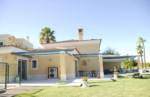 Ferragudo Villa | 3 Bedroom Villa with pool and River views
