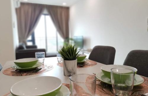 Richmond Hill Apartment | 3 bedrooms condo with pools, gym, wifi & washer