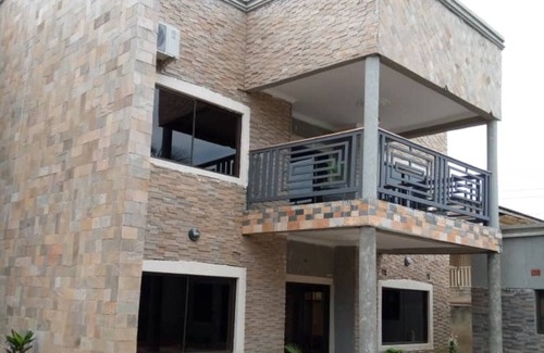 Lusaka Villa | 3 Bedrooms Exclusive House in Mass Media