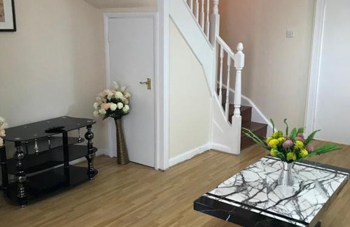 Southwark Apartment | 3 Bedrooms Peckham High Street
