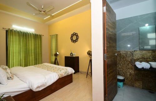 Jamdoli Villa | 3 BHK Luxury Farm with swimming pool ,Jacuzzi ,open air screen & lawn for Big Groups