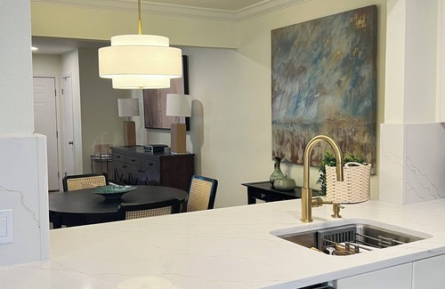 Greater South River City House | 3 Br/2.5 Ba Luxurious Townhouse In Soco/downtown Austin Icons Steps Away