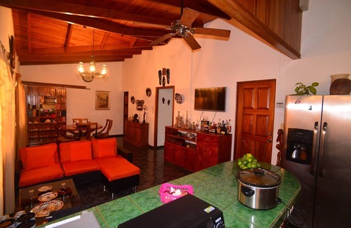 Manuel Antonio House | 3 BR 2 B SPACIOUS HOUSE NEAR THE SOCCER FIELD IN MANUEL ANTONIO