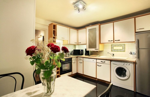 Les Iles Apartment | 3 BR-2BA Luxury - Ile Saint Louis on the Seine River